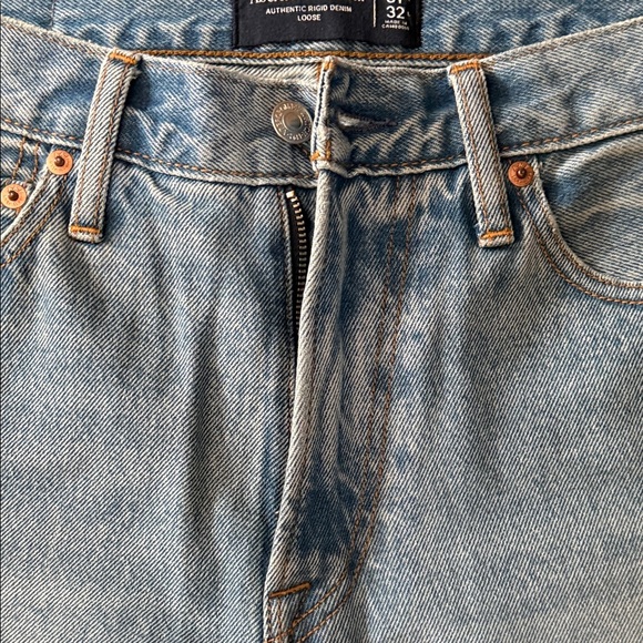 Abercrombie & Fitch Men's Loose Jeans - Picture 3 of 9